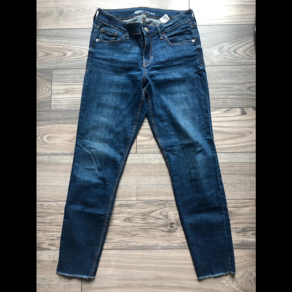 Mid-rise raw edge Rockstar Ankle Jean